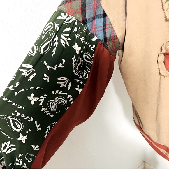 Easel Women Medium Soft Washed Mix N Match Fabric Flower Patch Top in Mushroom - Picture 4 of 8